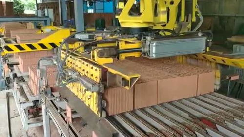 山東礦機(jī)邁科自動(dòng)卸磚打包設(shè)備,全部是自動(dòng)卸磚,裝配式燒結(jié)墻板